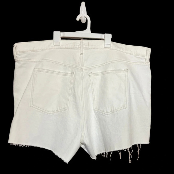 NWT Abercrombie & Fitch White The 4” Mom Short High Rise Size 36 / 22 - Picture 3 of 7